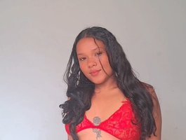 sofia-larson BongaCams model