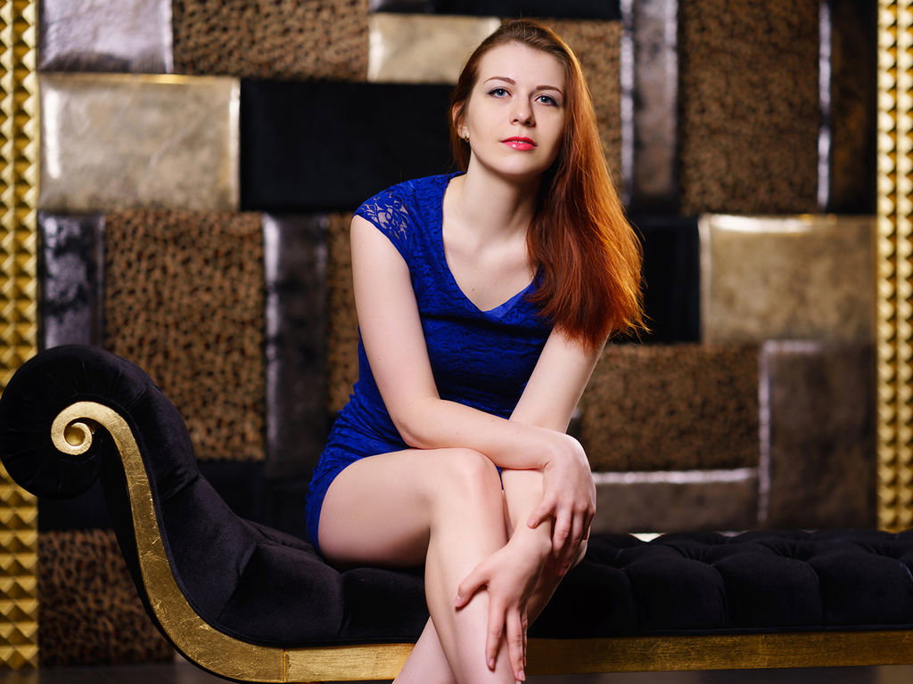 AlbaRose - 28-year-old white cam model