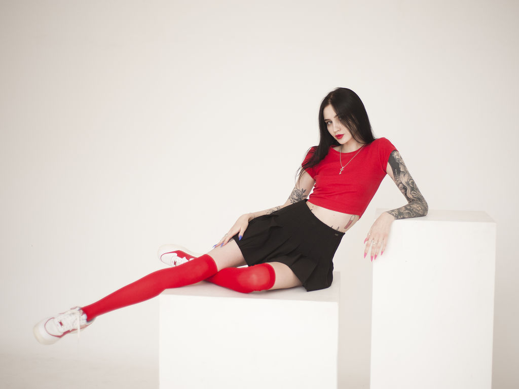 AliceSpecter - 25-year-old white cam model