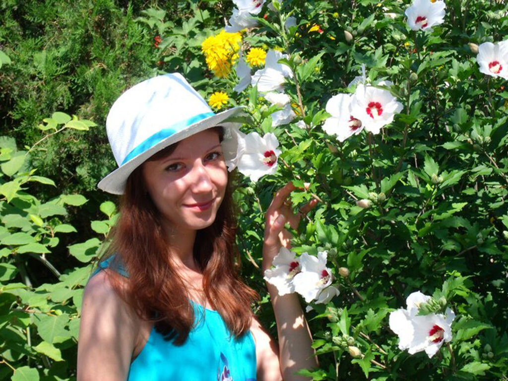 AlinaRedly - Live Cam Model
