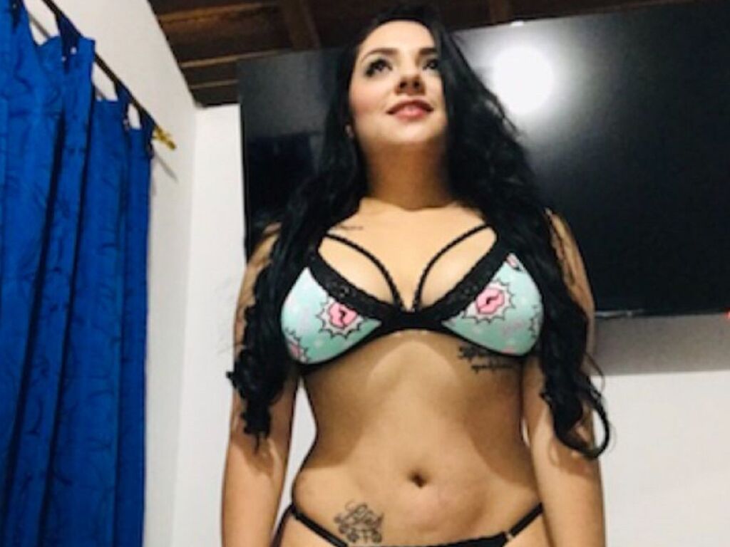 AlisonBush - 27-year-old latin cam model