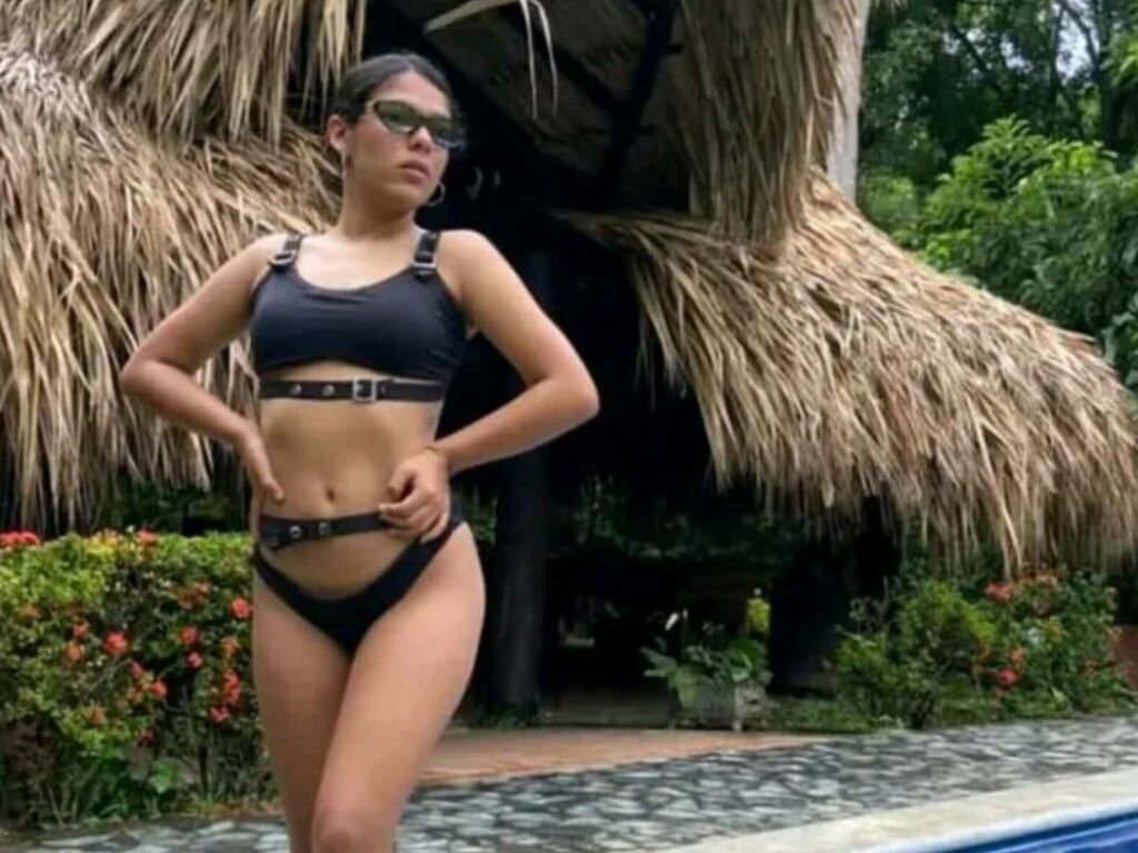 AlissonRizzo - 23-year-old latin cam model
