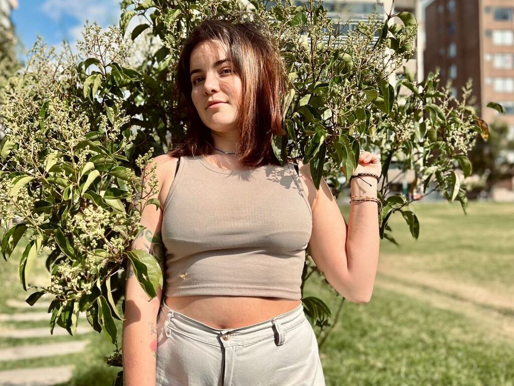 AmberAzalea - Live Cam Model