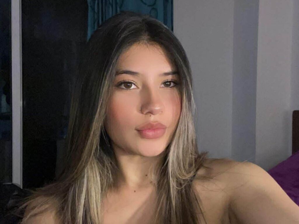 AmberBeIIa profile on PornCamCore
