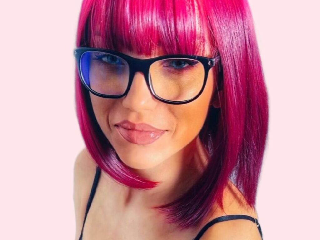AmberSimpsons - 28-year-old middle_eastern cam model