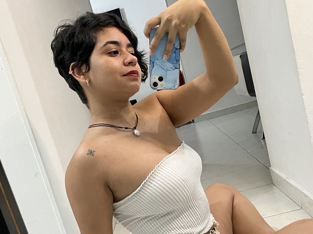 AmitLestrange - 27-year-old latin cam model