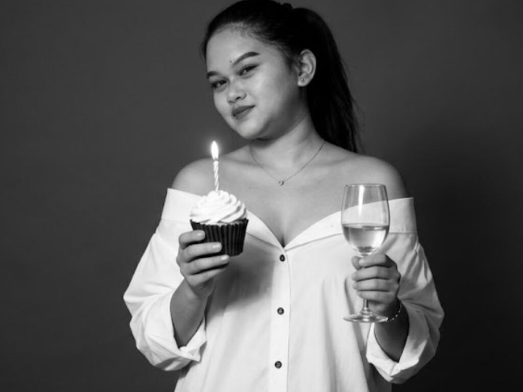 AshleeRodriguez - Live Cam Model