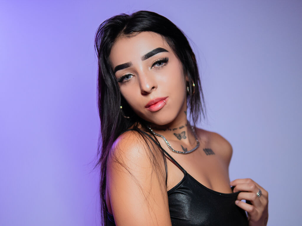 CarolineEdwarson profile on PornCamCore