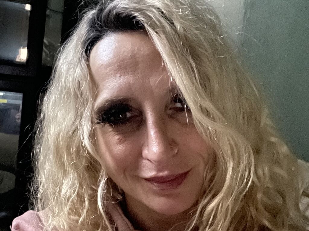 ChanelGood - 51-year-old white cam model
