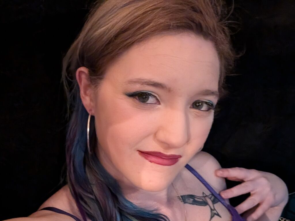CinnaString - Live Cam Model