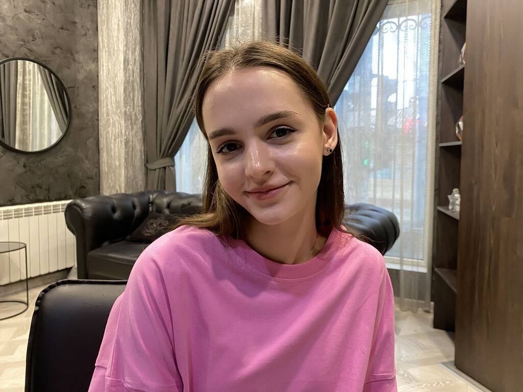 CleoWay - 20-year-old white cam model
