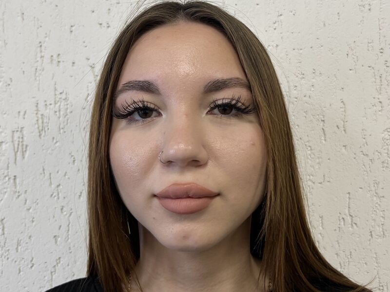 CoreneWimpy - 18-year-old white cam model