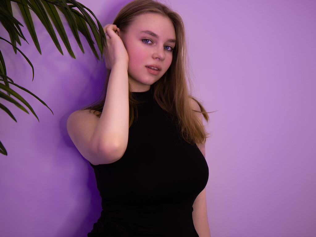 DevaConnoly live cam