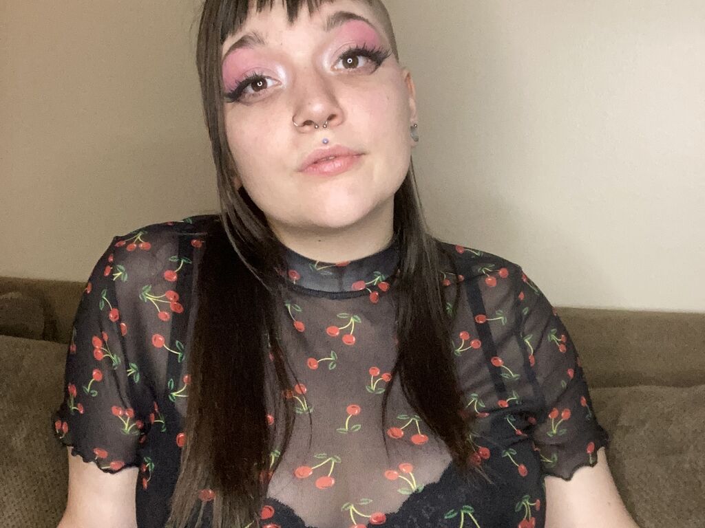 EmberRowan - Live Cam Model