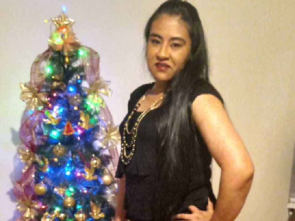 EmilMoore - 33-year-old latin cam model