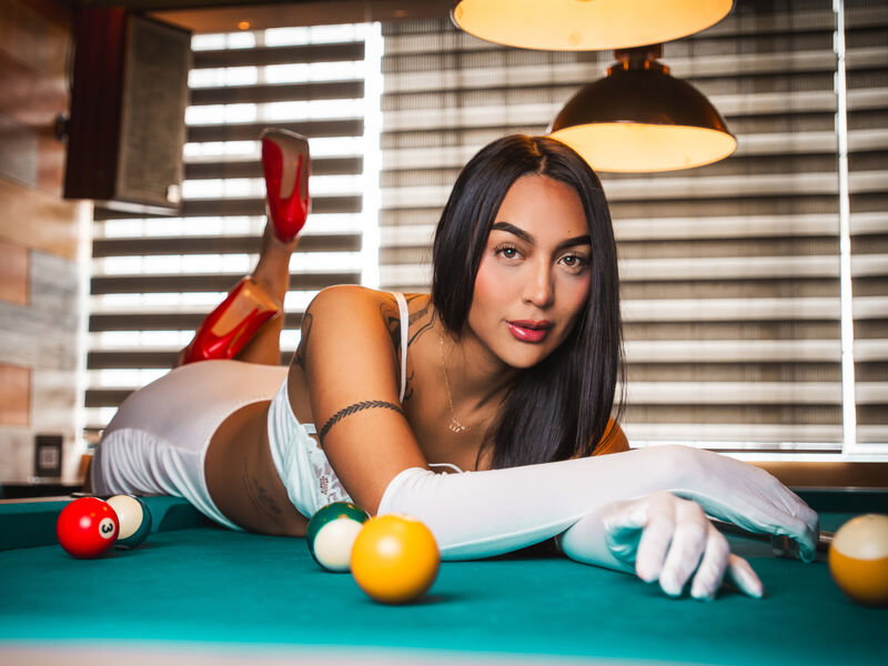 EmmaAshers - Live Cam Model