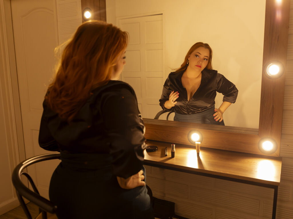 EmmaTomlins - Live Cam Model