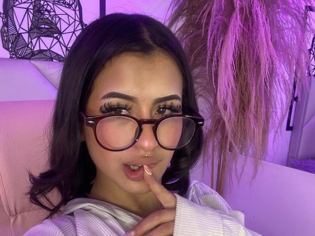 HaileySimson main image