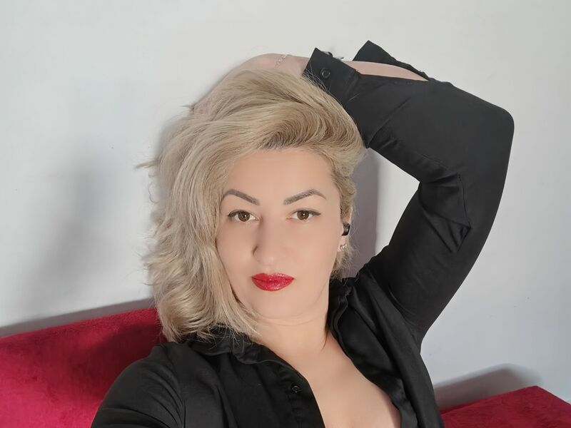 IsabelIsa profile on PornCamCore