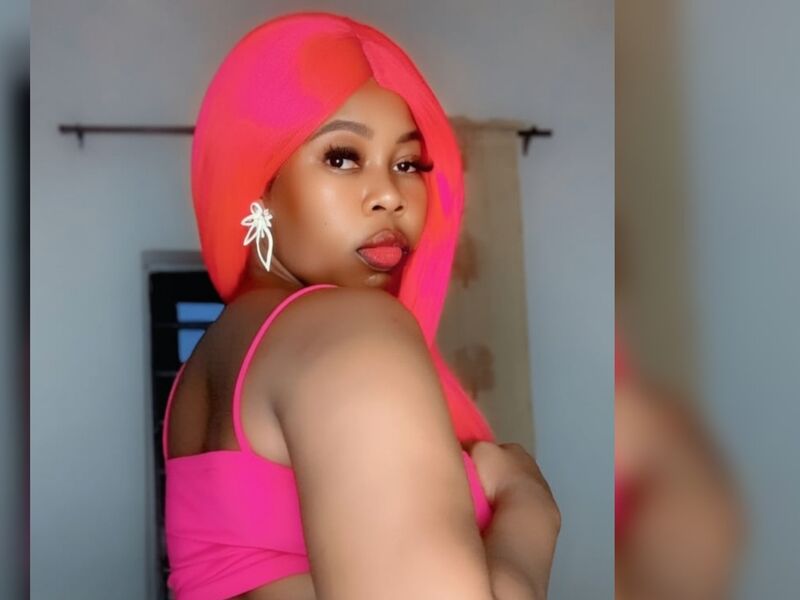JessicaBrian - Live Cam Model