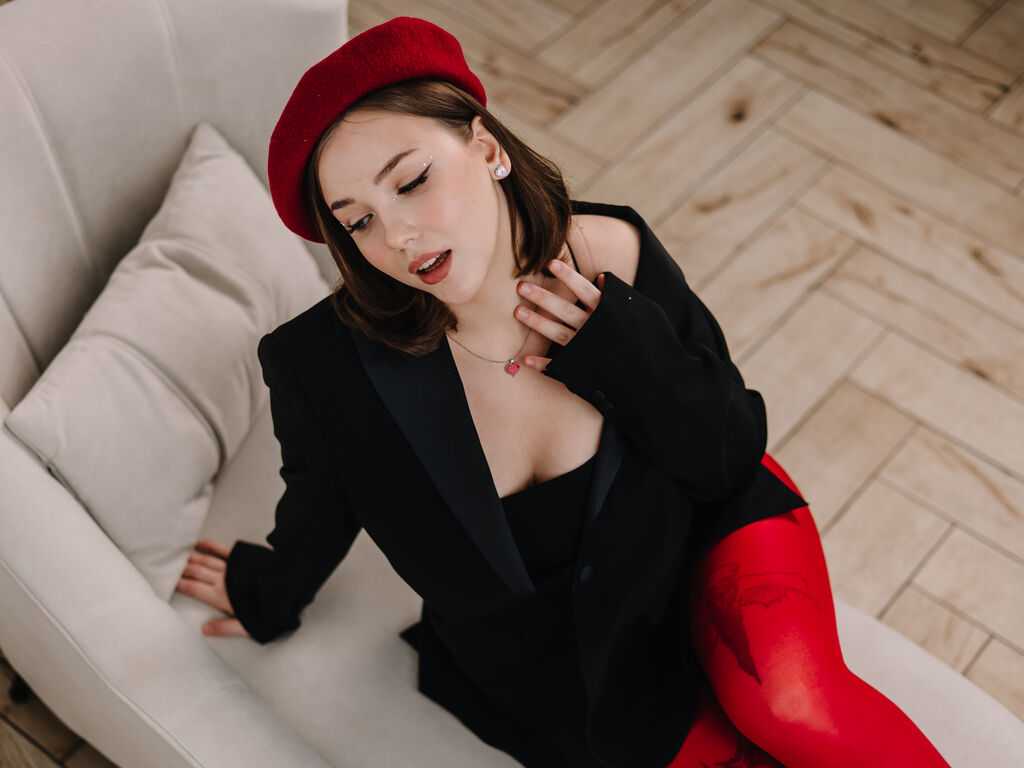 JuliaDrake - Live Cam Model