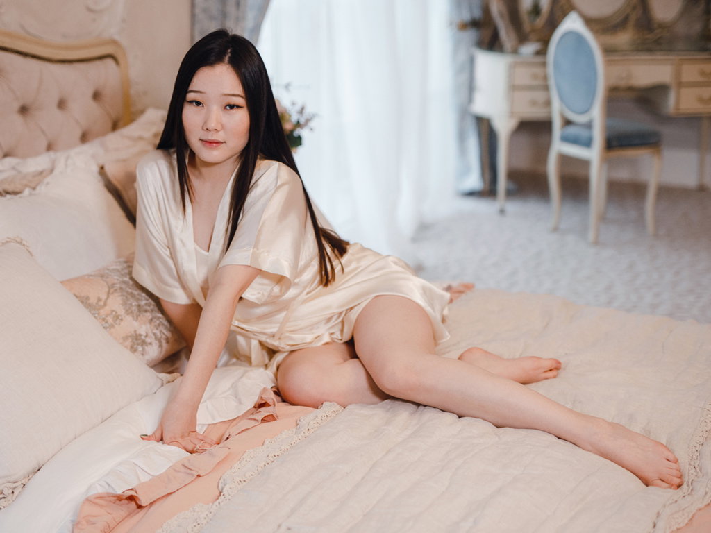 JuneStevens - 22-year-old asian cam model