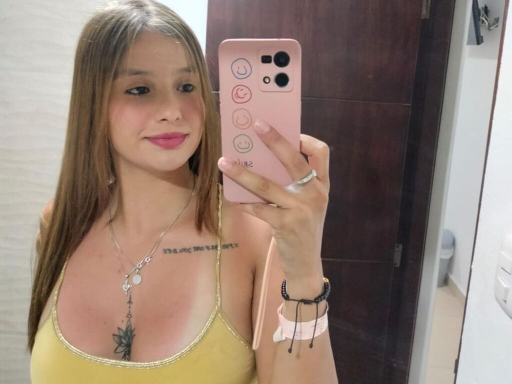 KattySam - 20-year-old latin cam model