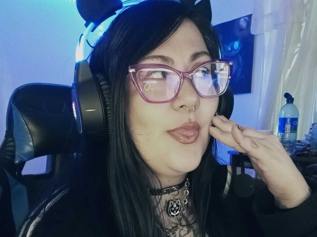 LaylaRaven profile on PornCamCore