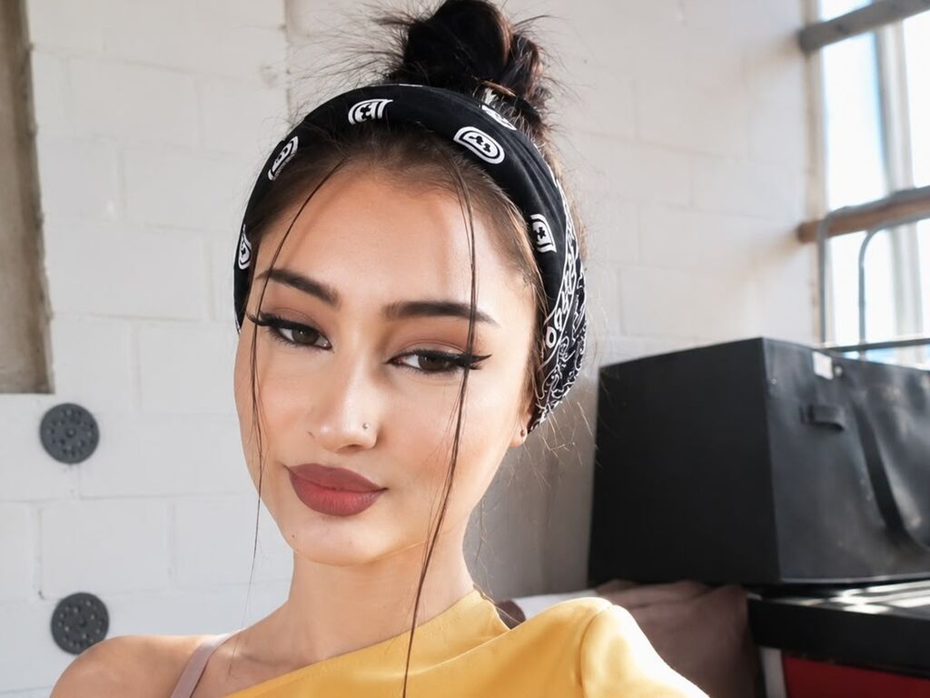 LaylaWill profile on PornCamCore