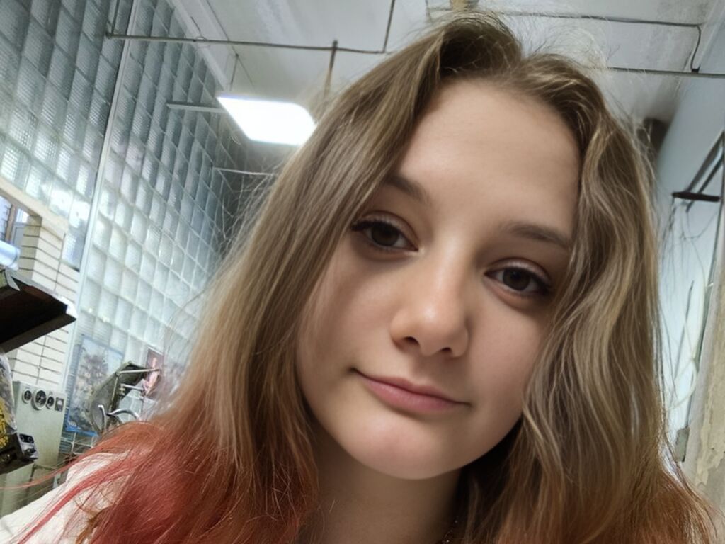 LinRivers - 19-year-old white cam model