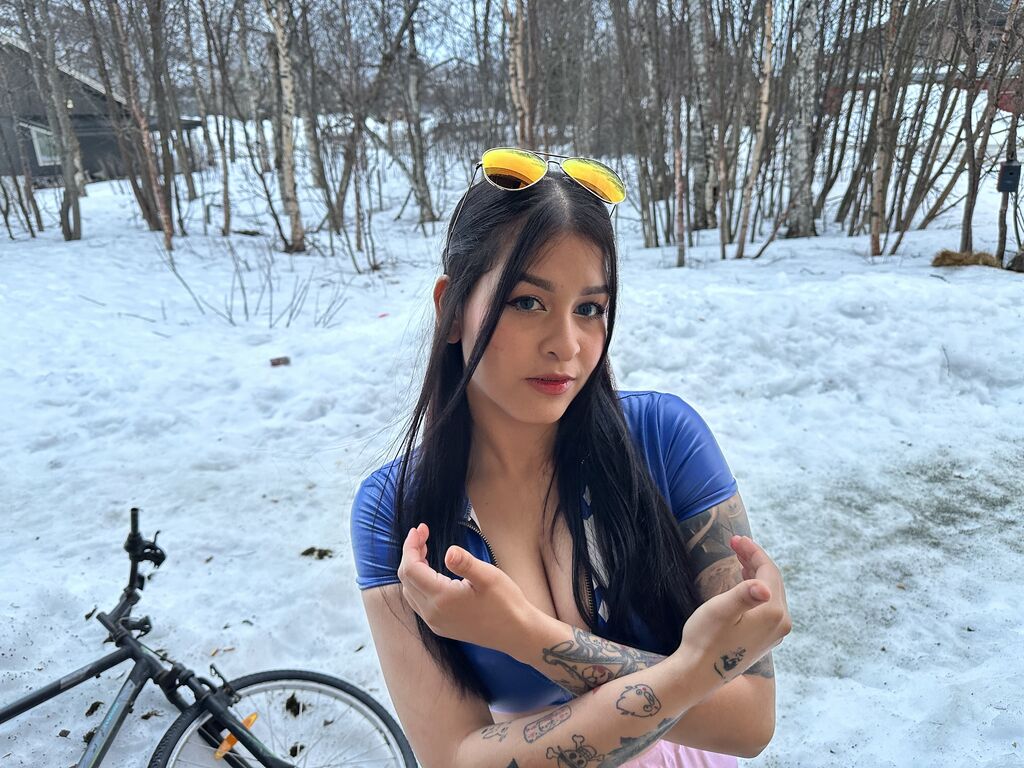 LuciaAzalea live cam