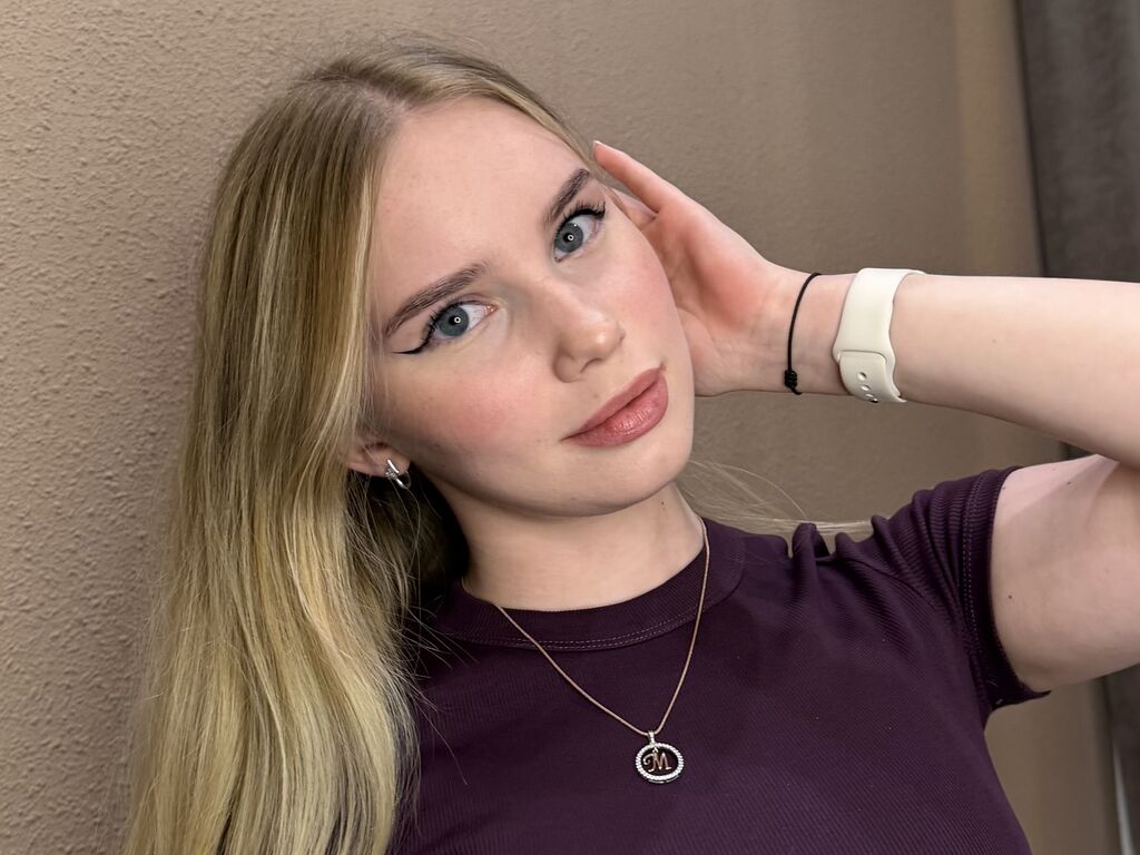 MandaReazer - Live Cam Model