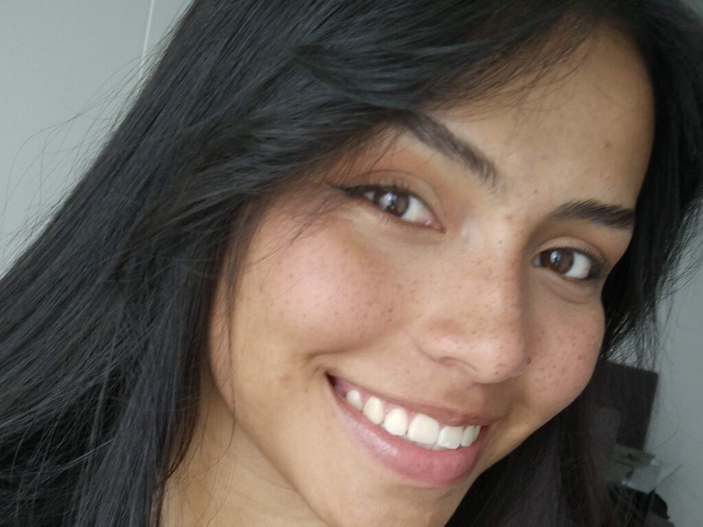 MirandaLilo - 21-year-old latin cam model