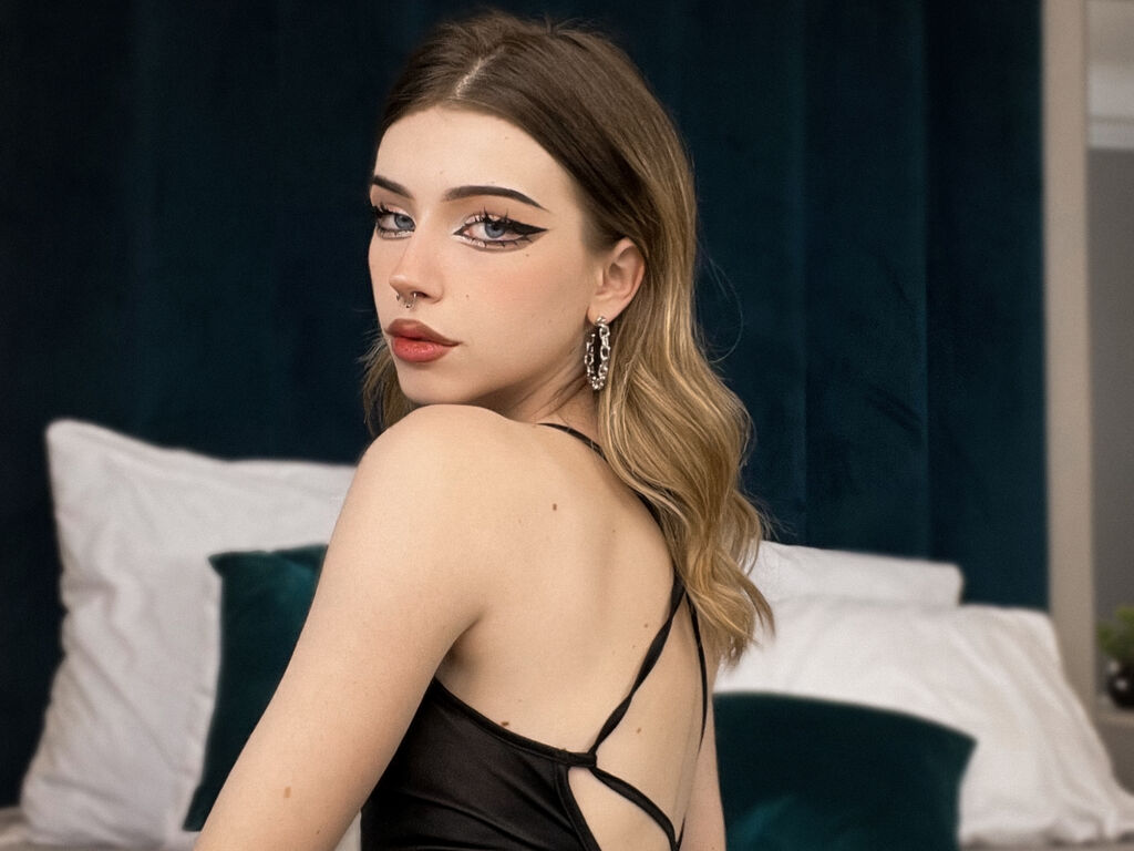 NikkiLay