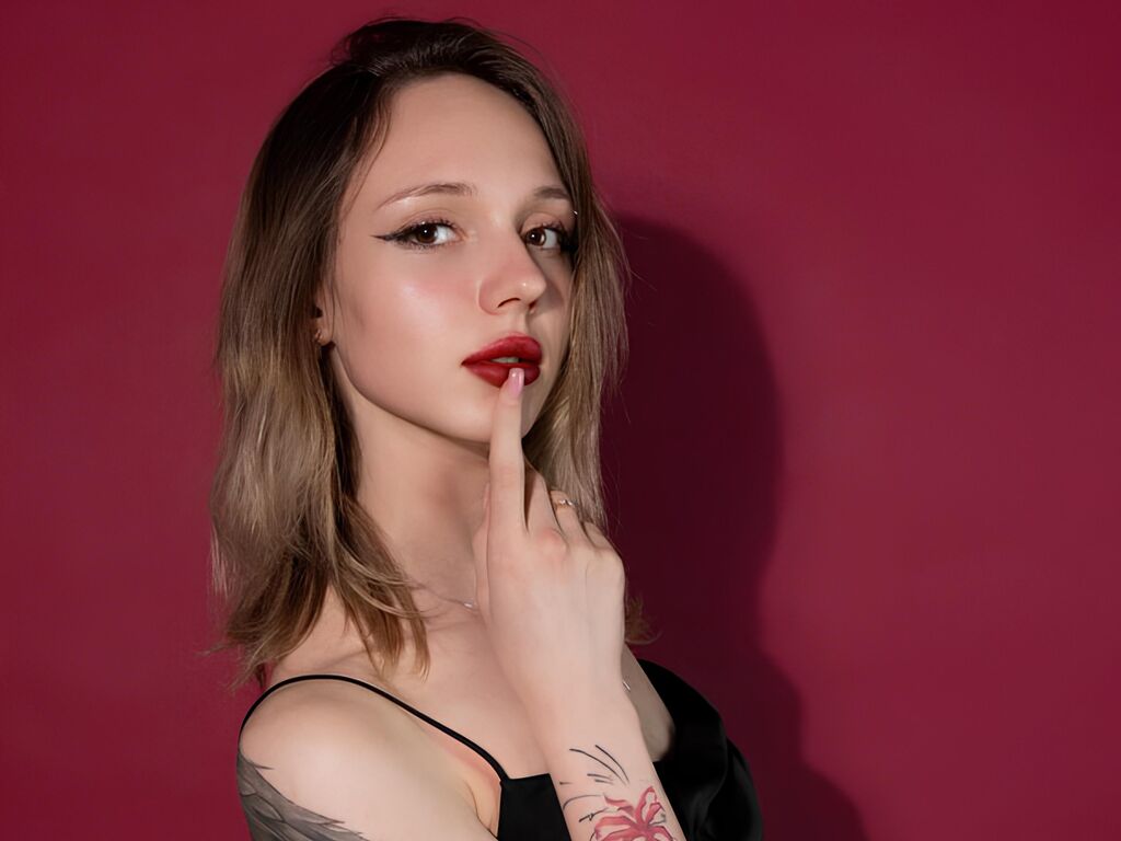 RaeAlexa live cam
