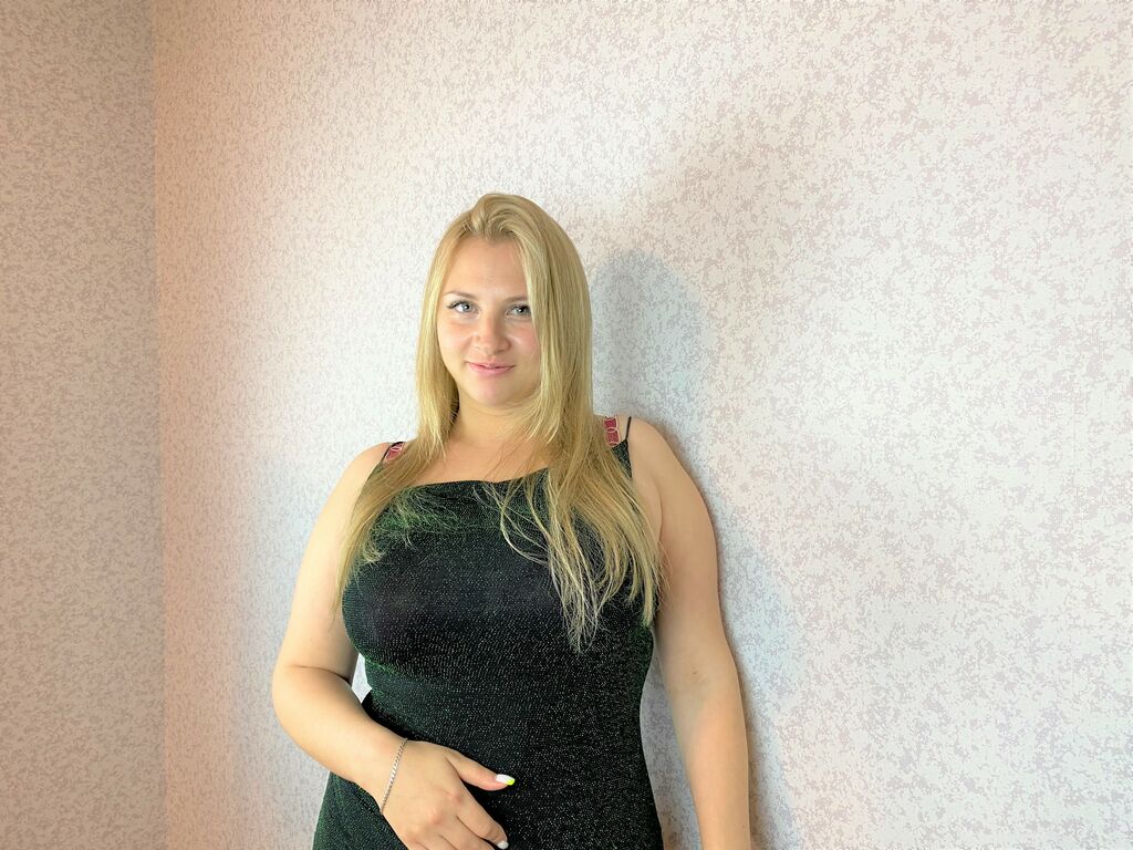 RoseRomanenko profile on PornCamCore
