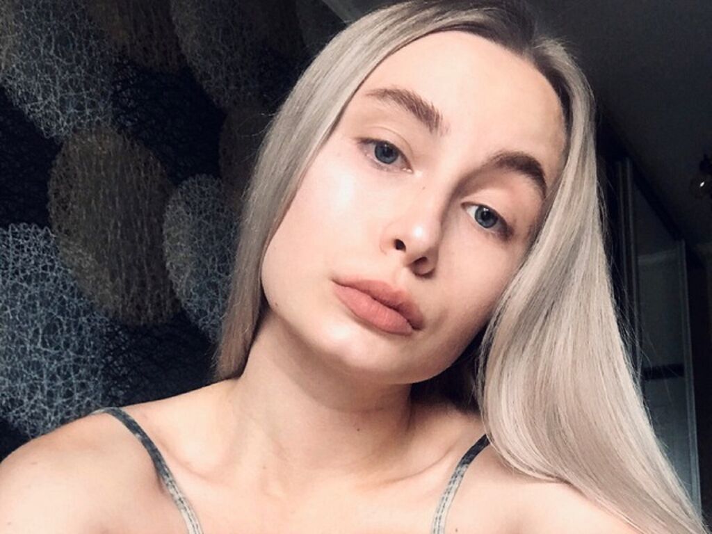 RoxyLarson profile on PornCamCore