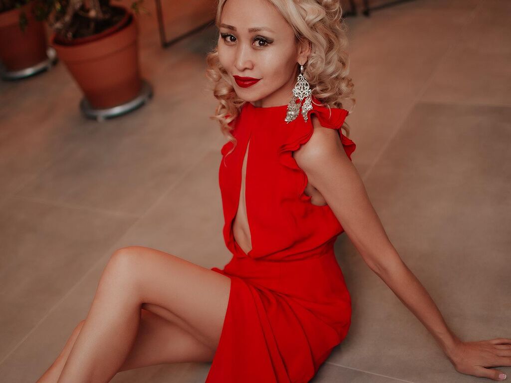 RoxyRow profile on PornCamCore