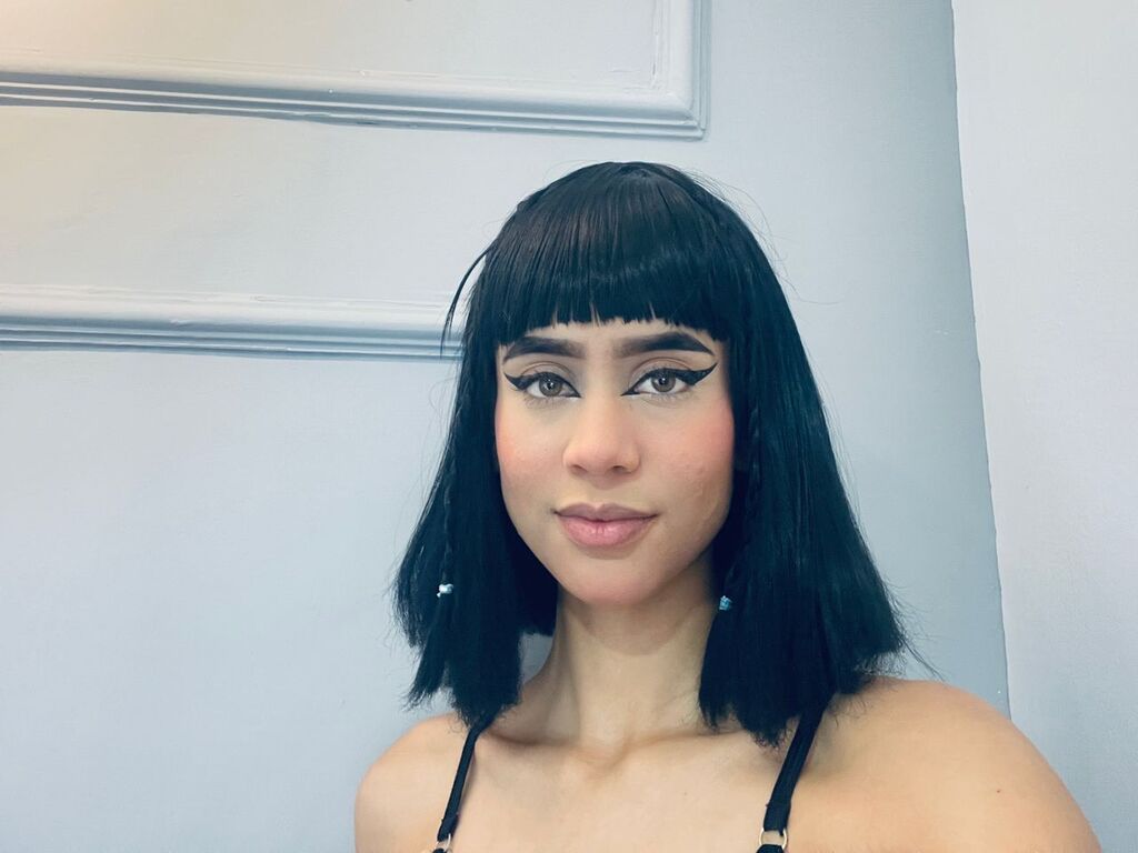 RubyJonnes - 20-year-old latin cam model