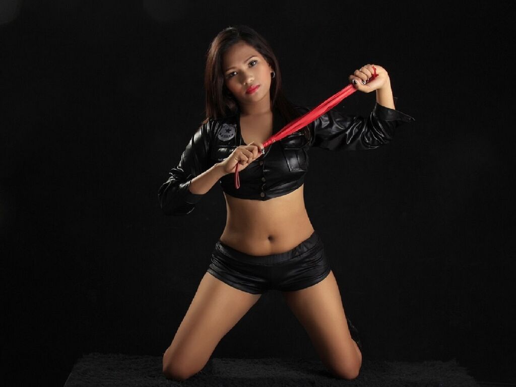 RubyTorres - 30-year-old asian cam model