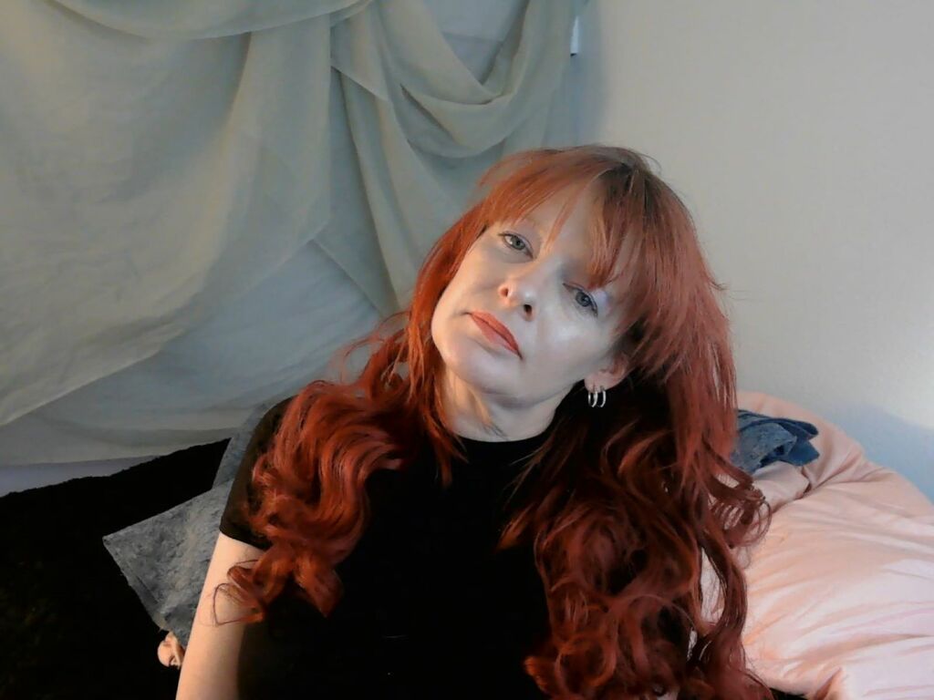 SarahTheRed main image