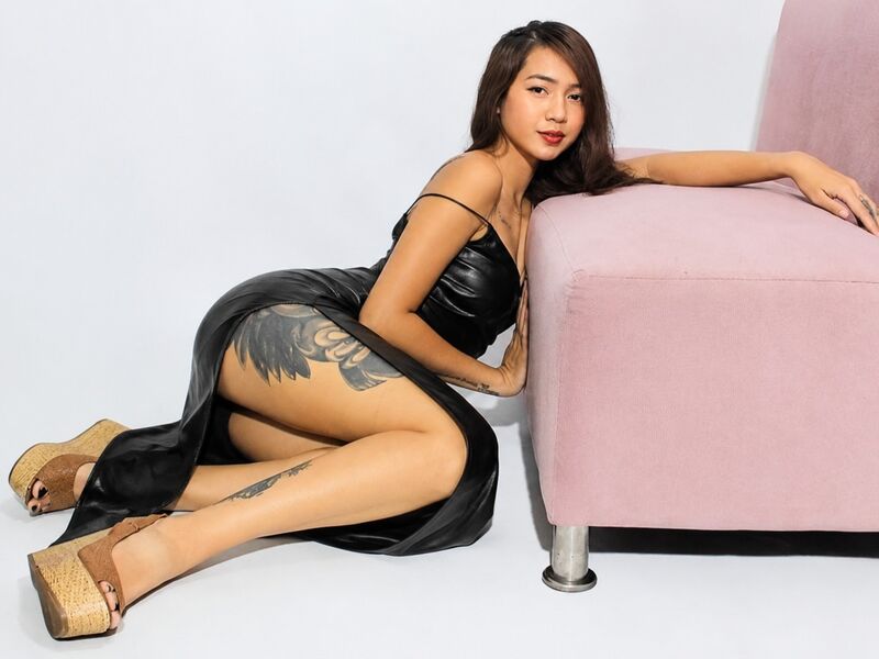 SeleneEverly - Live Cam Model