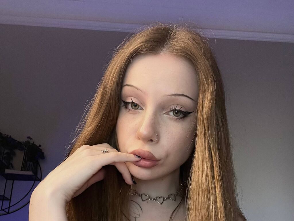 SharonBev - 19-year-old white cam model