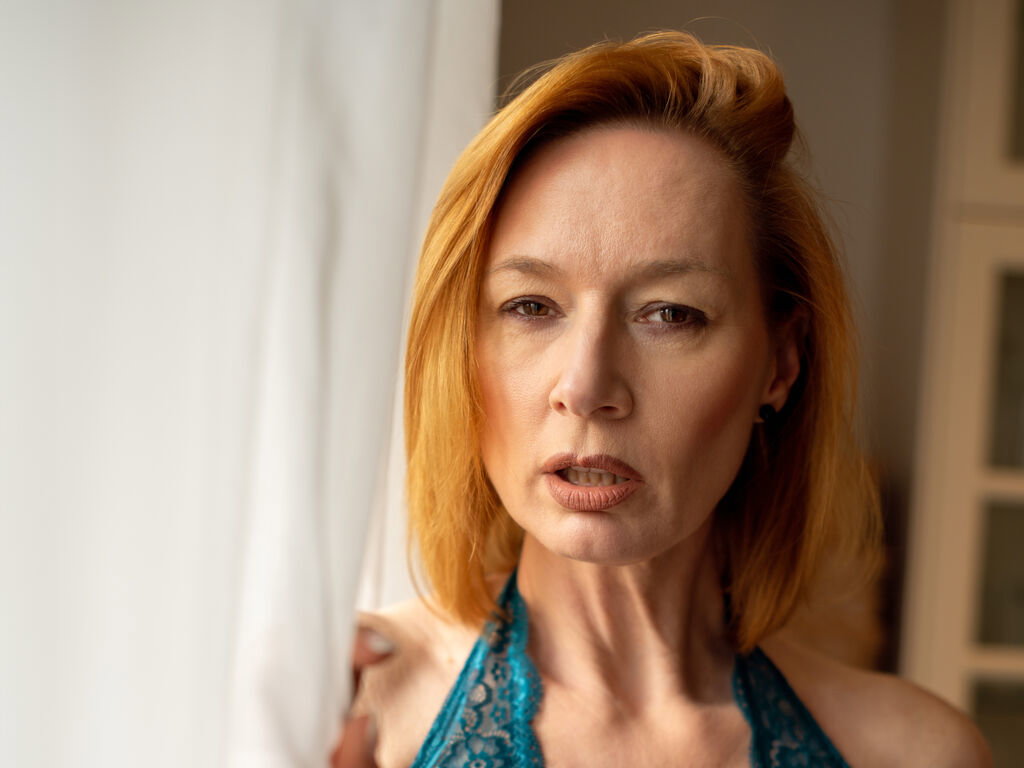 TaraHumann - Live Cam Model