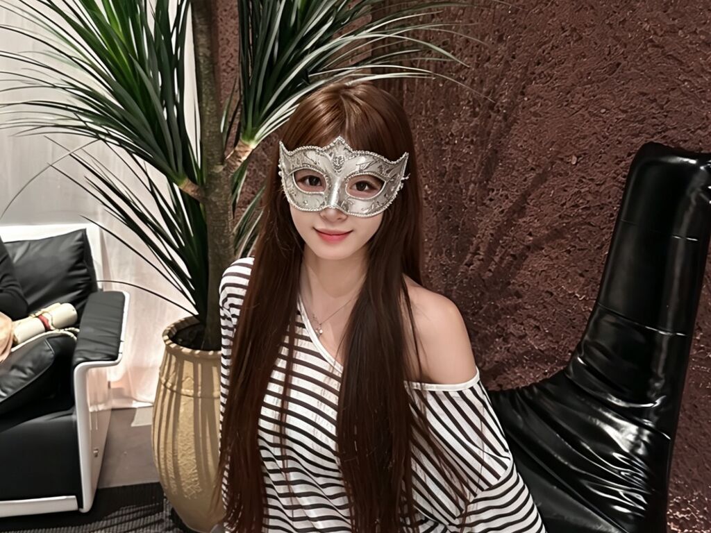 YangYuTing profile on PornCamCore