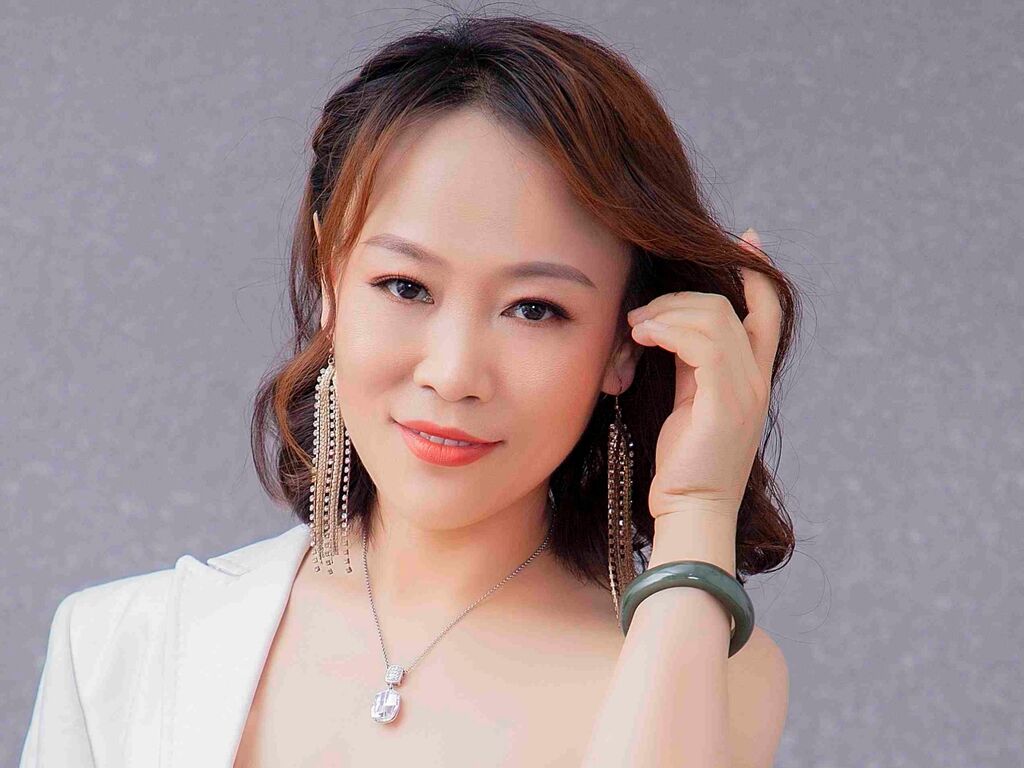 lisayan - Live Cam Model