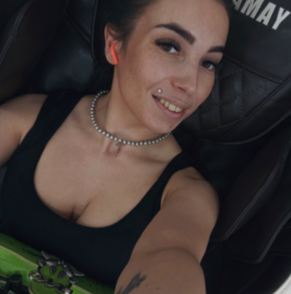 Conny_Shellie